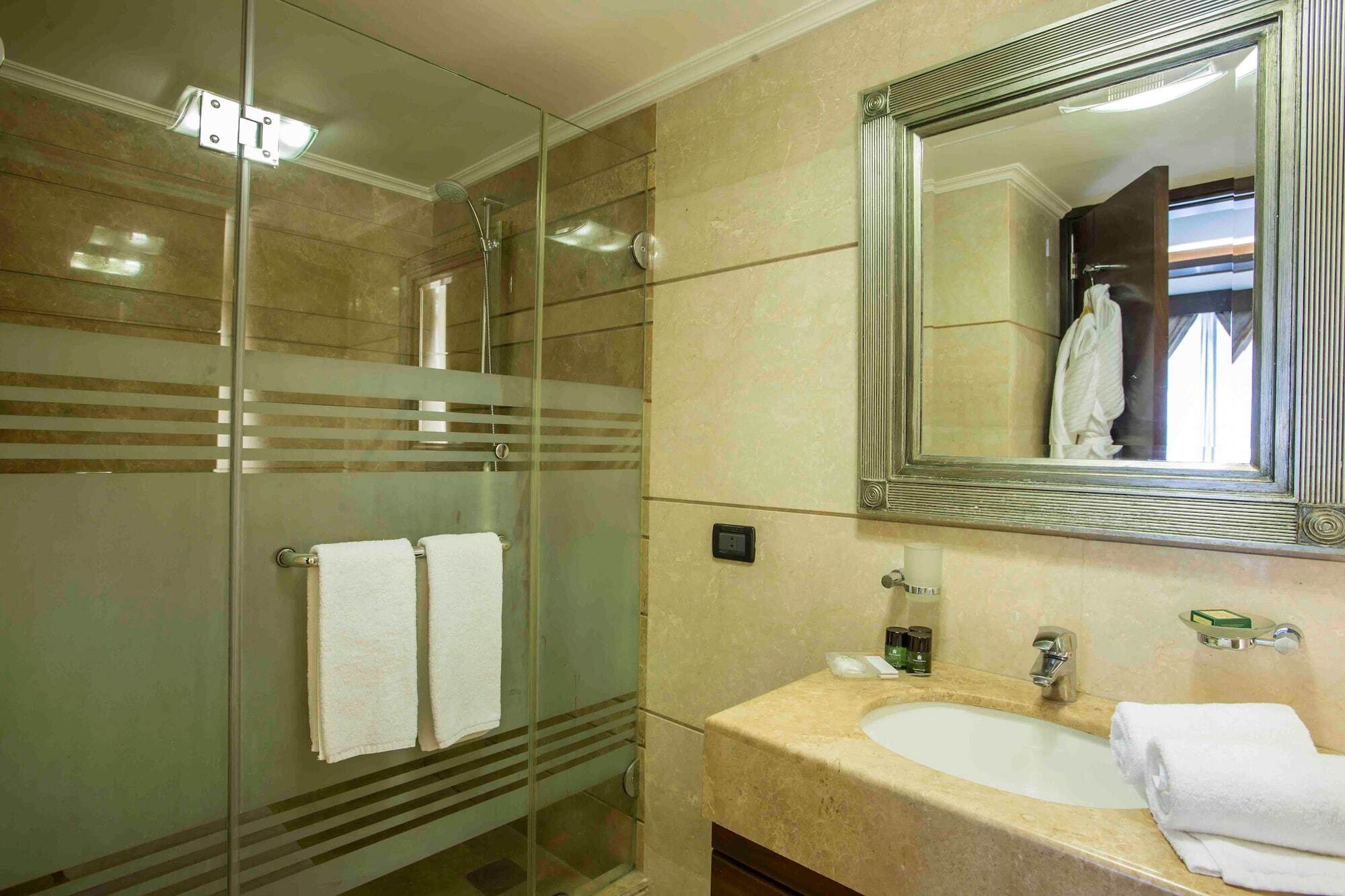 Imperial Suites Hotel Beirut Exterior photo